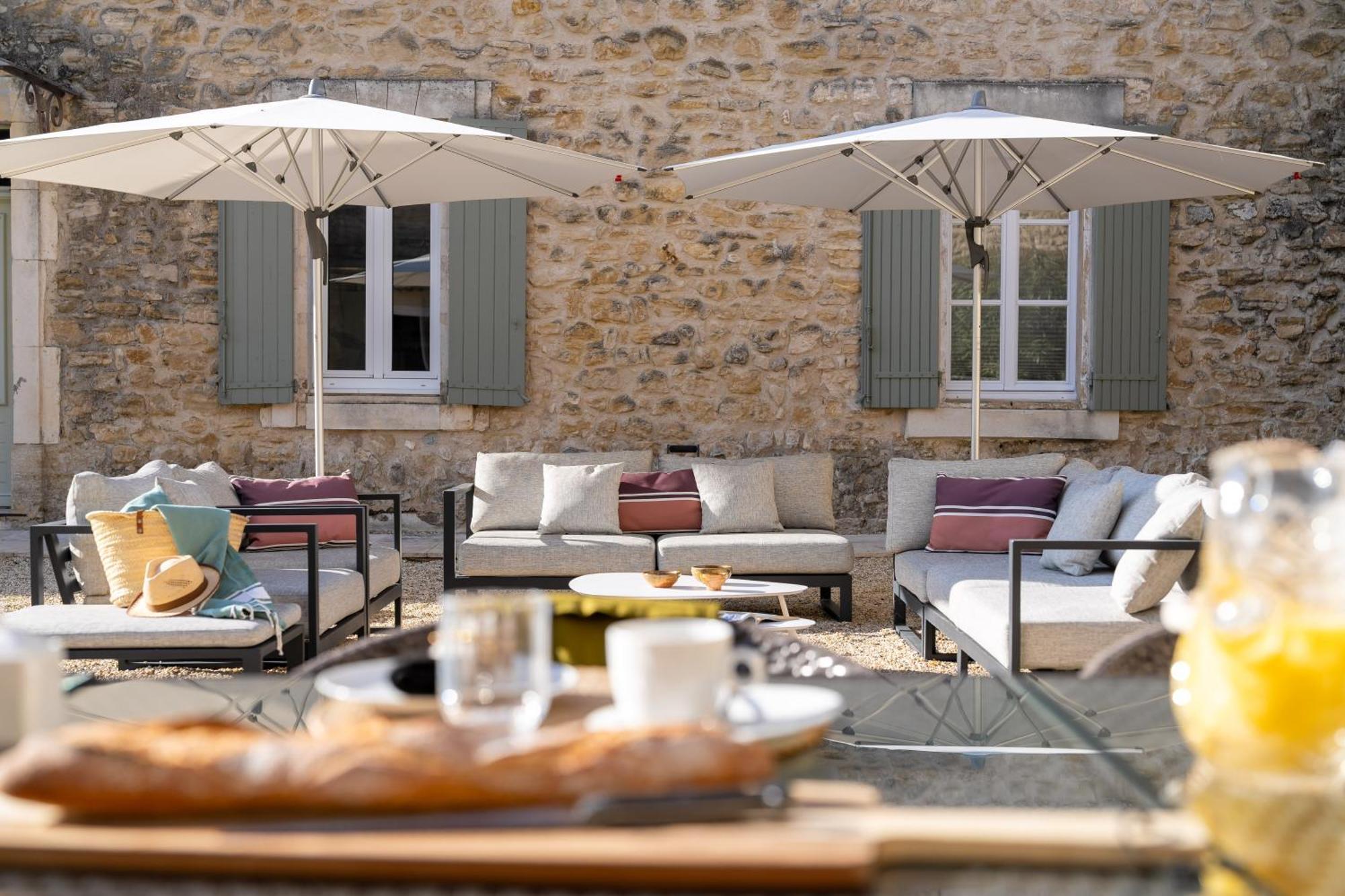 La Cour Des Sens Hotell Lagnes Exteriör bild