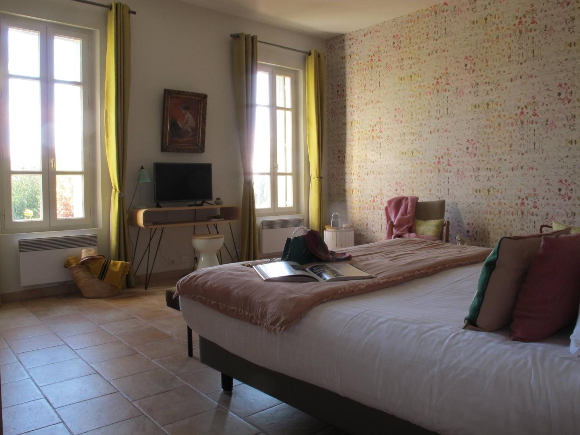La Cour Des Sens Hotell Lagnes Exteriör bild